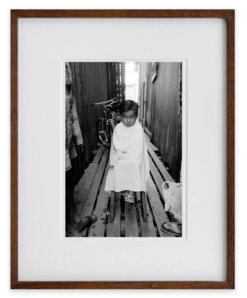 luiz braga menino no barbeiro, 1992 impressão em papel ilford de base de fibra, semi brilho 39 x 26 cm alta