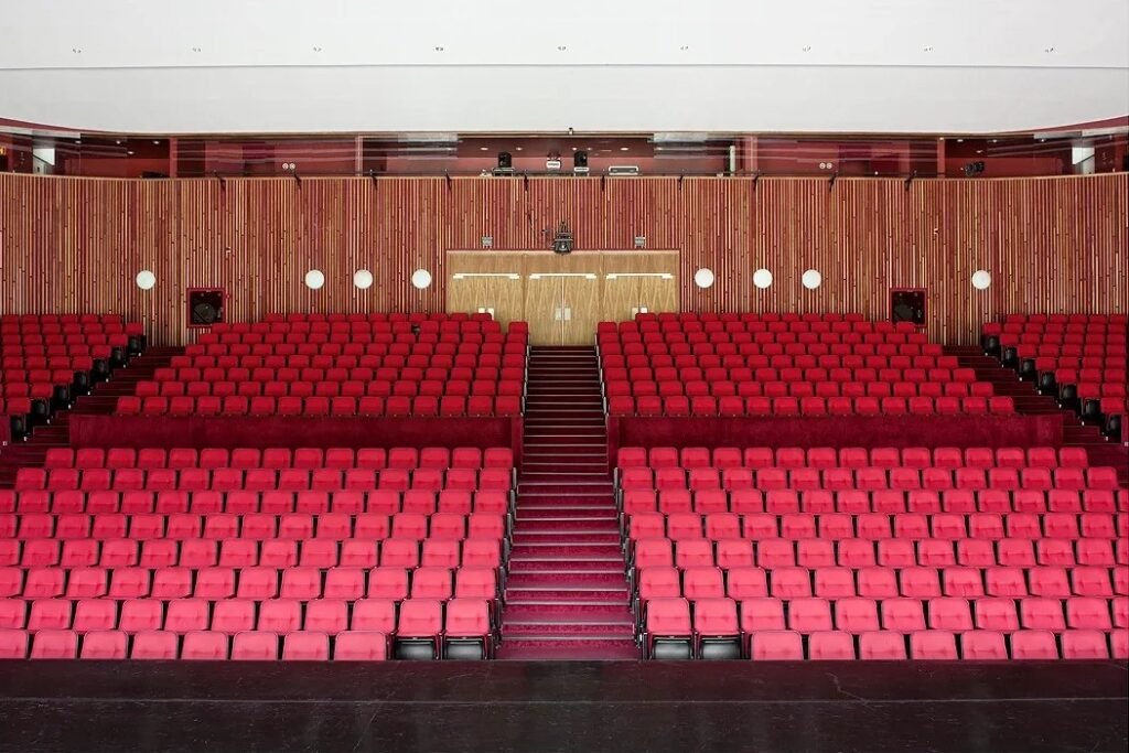 candida höfer auditório ibirapuera são paulo ii, 2012 c print 84 x 113,4 cm ed.6 v1