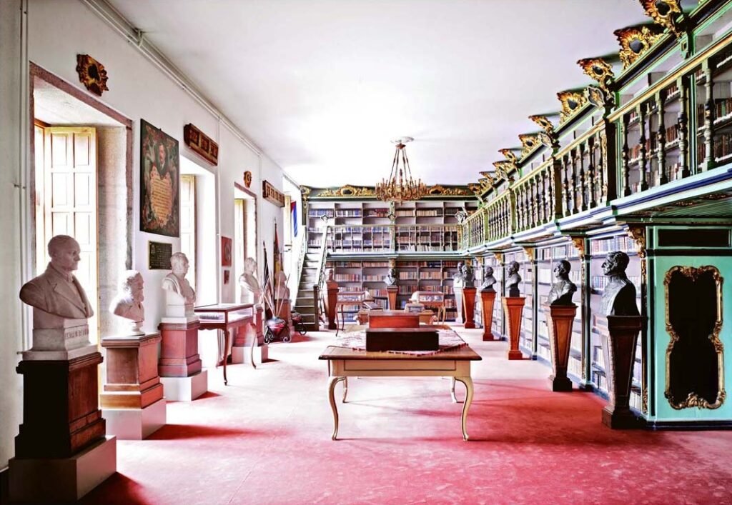 candida höfer biblioteca américa universidade de santiago de compostela i, 2010 c print 180 x 242 cm ed.6 (2 6) 7724 20