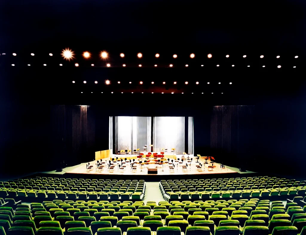 candida höfer congresso nacional a anexos barsilia iii, 2005 c print 50 x 60 cm 8544