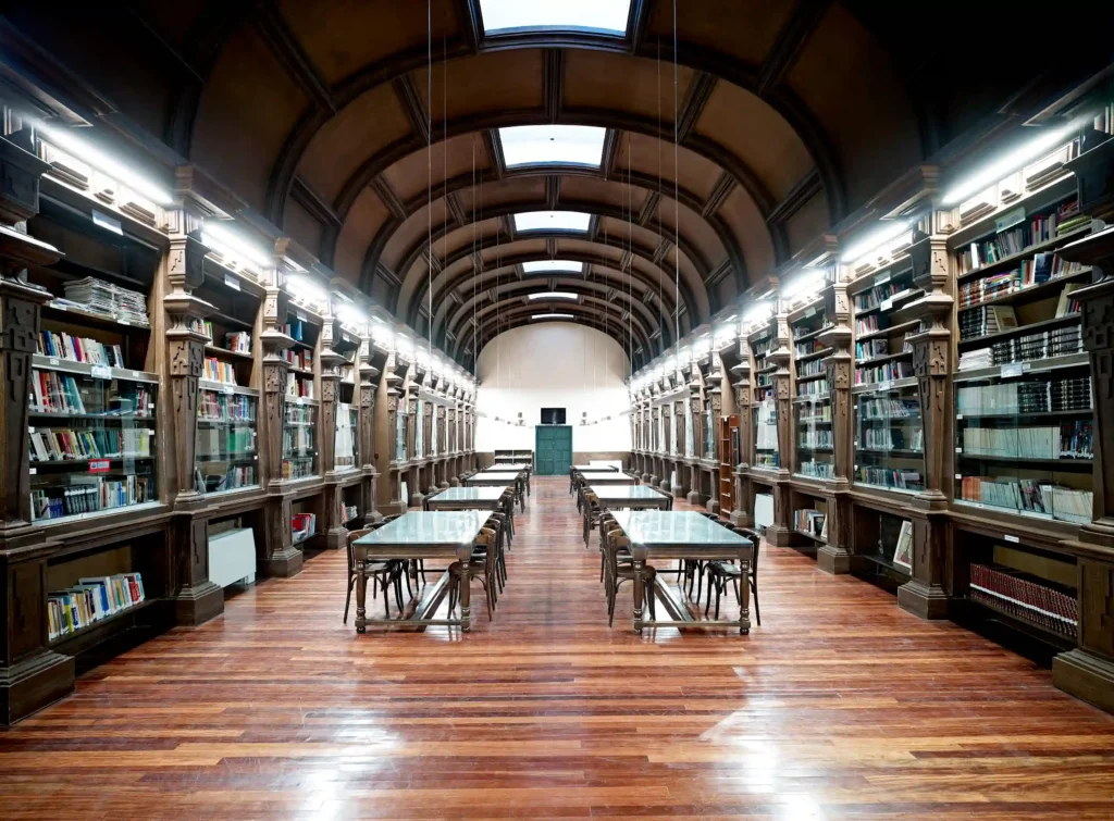 candida höfer ies celanova i, 2010 photograph 180 x 229,8 cm ed.6 copyright candida höfervg bild kunst, bonn 2010