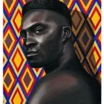 Pintura retratando o perfil de um homem negro em um fundo vibrante com padrão geométrico de losangos em tons de amarelo, vermelho e azul. A expressão intensa e o contraste entre a pele e o fundo destacam a força visual e a profundidade da obra.