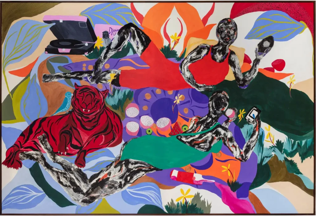 Pintura intitulada 'A força que é me alimentar de você enquanto estou comigo' (2021), de Heloisa Hariadne. A obra, em acrílica e bastão de óleo sobre tela (131 x 192 x 4 cm), apresenta figuras humanas negras de corpos texturizados em preto e branco, dispostas em uma composição vibrante com tons de vermelho, azul, verde e laranja. Um tigre vermelho ocupa o centro da cena, enquanto elementos como um toca-discos, frutas e dispositivos móveis adicionam camadas de simbolismo à narrativa visual.