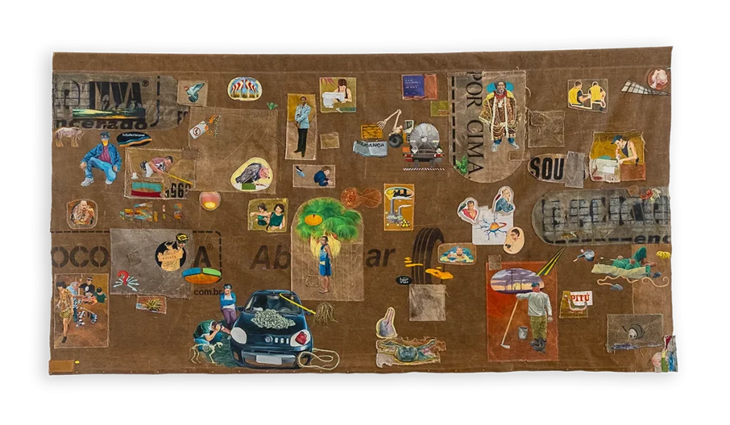 Toda sorte de remendos" (2024), de Felipe Rezende, óleo e costura sobre lona de caminhão (180 x 350 cm), apresenta uma colagem de cenas cotidianas e símbolos diversos. A obra explora fragmentos da vida brasileira, unindo crítica social, regionalismo e narrativas visuais em um grande mosaico cultural.