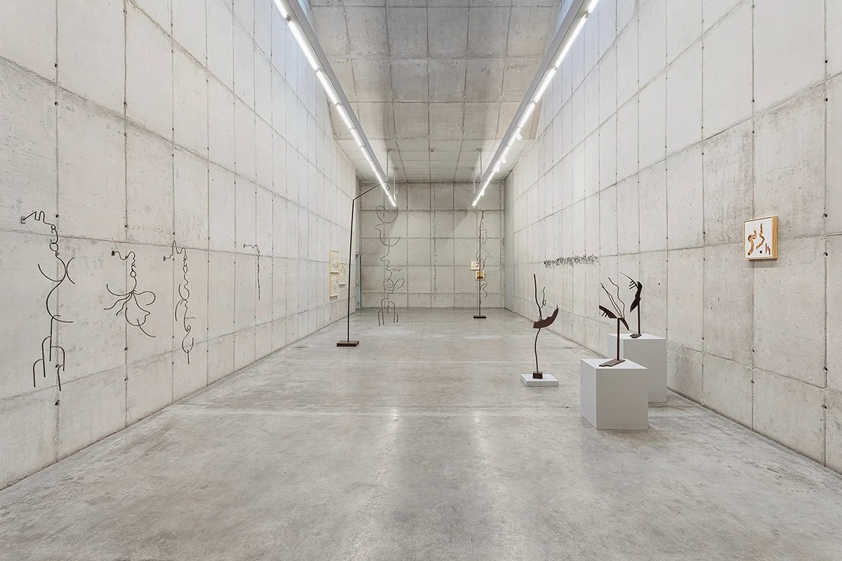 rebeca carapia vista da exposição entre hoje e ontem para dizer sobre amanha galeria leme 2025 foto filipe berndt 02